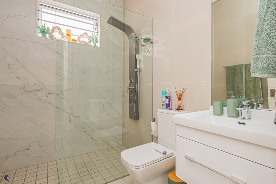 6 Bedroom Property for Sale in Country Club Western Cape